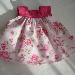Schürzenkleid. Für Puppengröße 30 - 35 cm