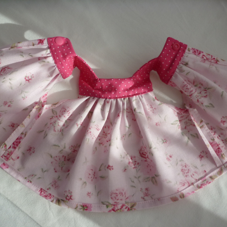 Schürzenkleid. Für Puppengröße 30 - 35 cm