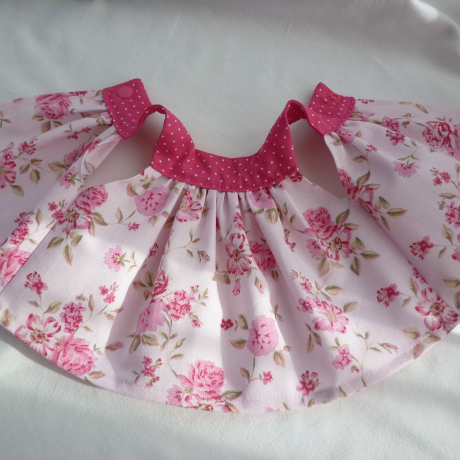 Schürzenkleid. Für Puppengröße 30 - 35 cm