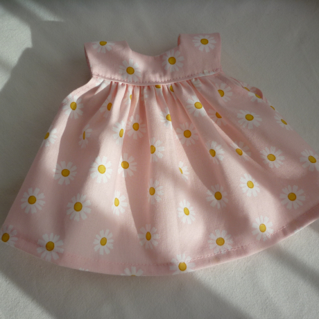 Schürzenkleid. Für Puppengröße 30 - 35 cm