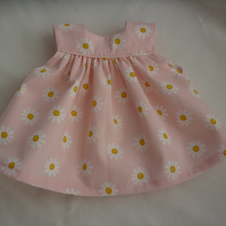 Schürzenkleid. Für Puppengröße 30 - 35 cm