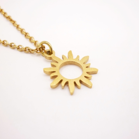 Halskette mit Sonnenanhänger, vergoldet