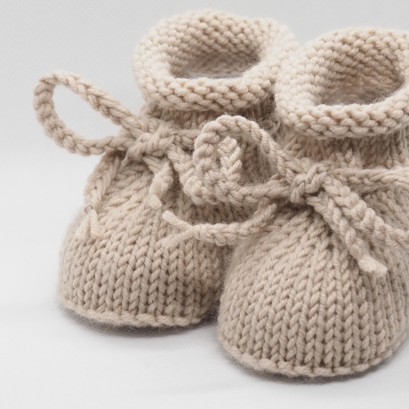 beige Babyschuhe, 0-3 Monate, aus reiner Wolle gestrickt