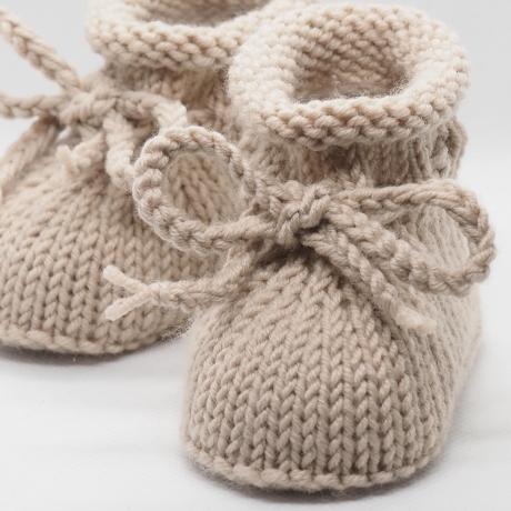 beige Babyschuhe, 0-3 Monate, aus reiner Wolle gestrickt