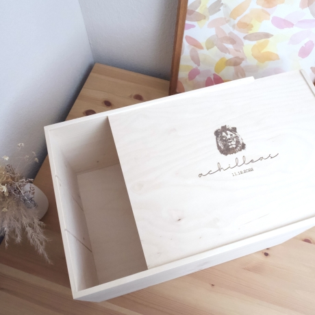 Erinnerungskiste personalisiert aus Holz | Löwe Erinnerungsbox