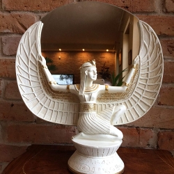 Schöner Spiegel der ägyptischen Göttin. 44 cm.