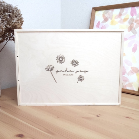 Erinnerungskiste personalisiert aus Holz | Gänseblümchen