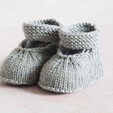 graue Babyschuhe, mit Riemchen, 0-3 Monate, gestrickt, aus Wolle