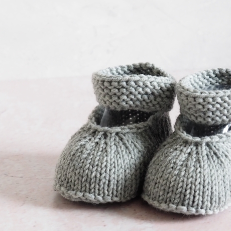 graue Babyschuhe, mit Riemchen, 0-3 Monate, gestrickt, aus Wolle