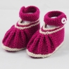 gestrickte Babyschuhe mit Riemchen und Knopf 3-6 Monate