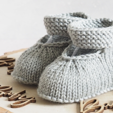 graue Babyschuhe, mit Riemchen, 0-3 Monate, gestrickt, aus Wolle