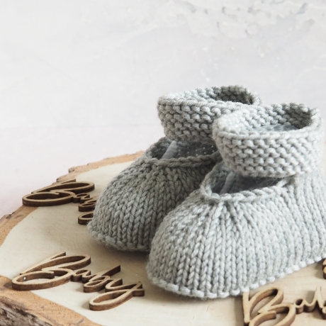 graue Babyschuhe, mit Riemchen, 0-3 Monate, gestrickt, aus Wolle