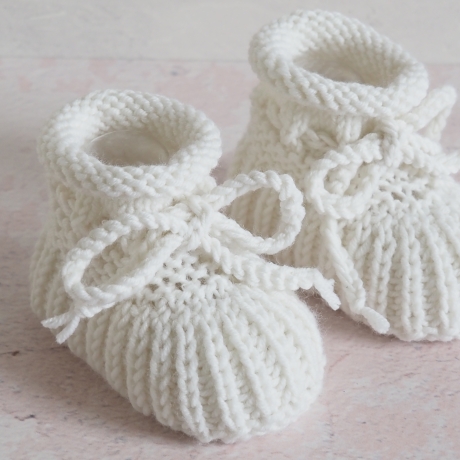 wollweiße Babyschuhe, 3-6 Monate, gestrickt, aus Wolle