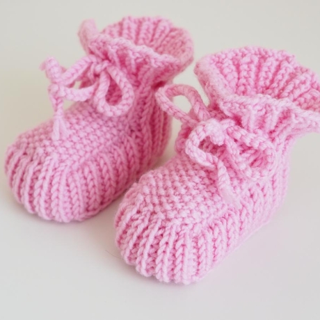 rosa Babyschuhe 3-6 Monate aus Wolle gestrickt