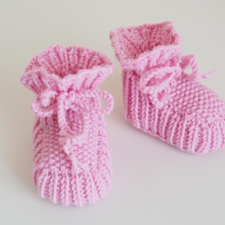 rosa Babyschuhe 3-6 Monate aus Wolle gestrickt