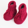 dunkelrote Babyschuhe 3-6 Monate gestrickt aus Wolle