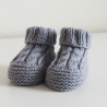 Babyschuhe, 0-3 Monate, von Hand gestrickt, in grau, aus Babygarn