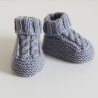 Babyschuhe, 0-3 Monate, von Hand gestrickt, in grau, aus Babygarn