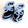 blau gestreifte Babyschuhe 3-6 Monate gestrickt aus Wolle