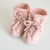 puderrosa Babyschuhe 3-6 Monate gestrickt aus Wolle im Zopfmuster
