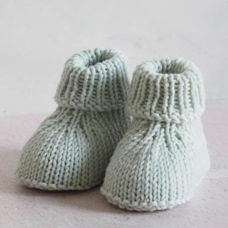 Babyschuhe in zartem Lindgrün, 0-3 Monate, gestrickt, aus Wolle