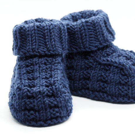 dunkelblaue Babyschuhe aus Wolle gestrickt 0-3 Monate