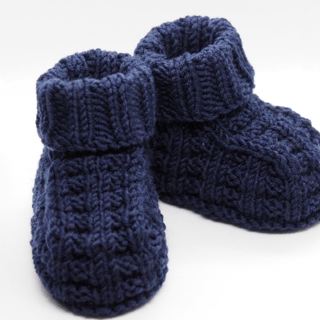 dunkelblaue Babyschuhe aus Wolle gestrickt 0-3 Monate