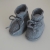 graue Babyschuhe aus Babygarn gestrickt 3-6 Monate Booties