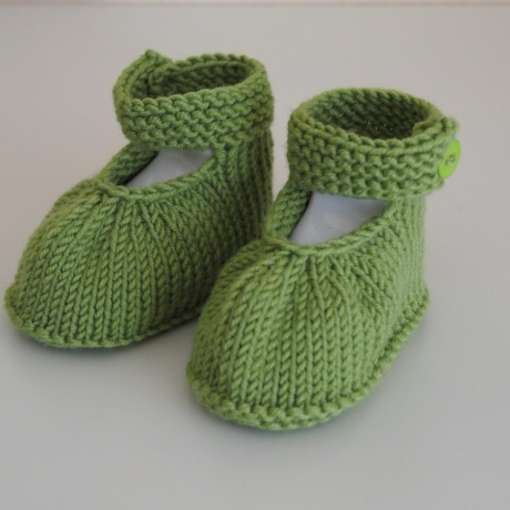 hellgrüne Babyschuhe mit Riemchen 0-3 Monate gestrickt