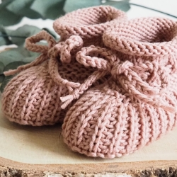 altrosa Babyschuhe, 3-6 Monate, gestrickt, aus Wolle altrosa Babyschuhe, 3-6 Monate, gestrickt, aus Wolle