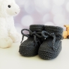 dunkelgraue Babyschuhe aus weicher Wolle handgestrickt 3-6 Monate