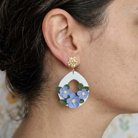 Florale Vergissmeinnicht Ohrringe aus Polymer Clay - Handarbeit