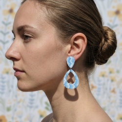 Handgemachte Statement-Ohrringe „Mosaik-Traum“ in Blau & Weiß