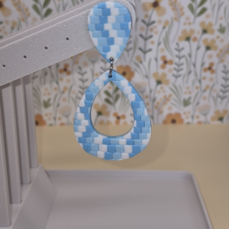 Handgemachte Statement-Ohrringe „Mosaik-Traum“ in Blau & Weiß