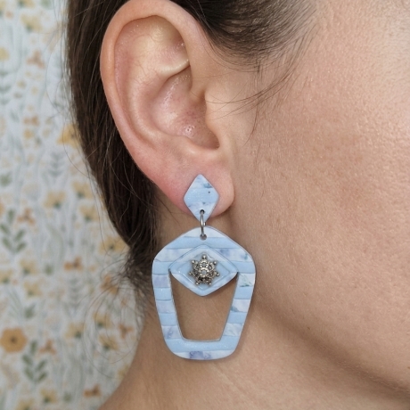 Maritime Polymer Clay Statement-Ohrringe in Blau-Weiß – Leicht