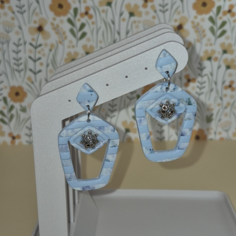 Maritime Polymer Clay Statement-Ohrringe in Blau-Weiß – Leicht