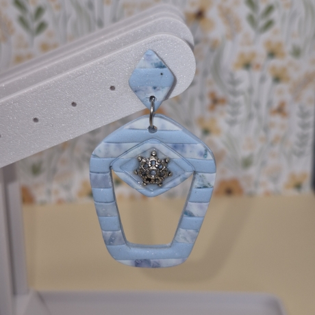 Maritime Polymer Clay Statement-Ohrringe in Blau-Weiß – Leicht