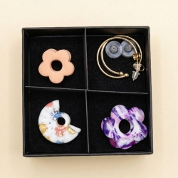 Creolen Set 2 Goldfarben mit 3 Paar Anhängern (Blumen & Abstrakt)