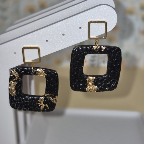 Geometrische Statement Ohrringe in Schwarz mit Blattgoldeffekten