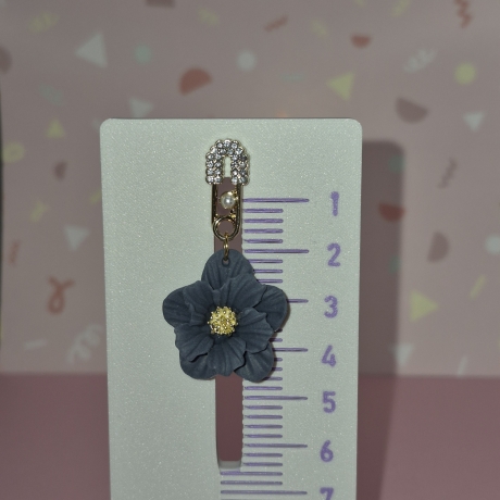 Handgefertigte Blütenohrringe – extravaganter Ohrstecker