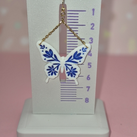 Bezaubernde Schmetterlings-Ohrringe –Blau-Weißes Porzellan-Design