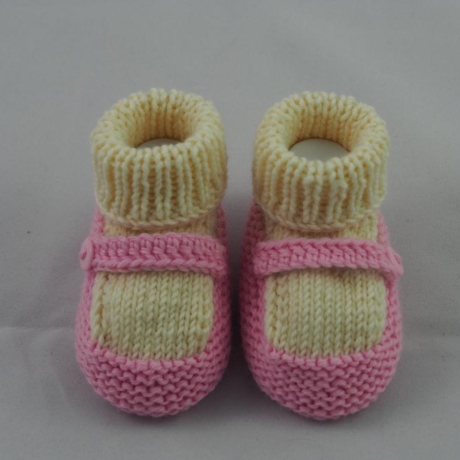 rosa Babyschuhe 3-6 Monate mit Riemchen gestrickt