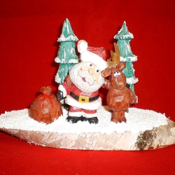 Weihnachtsmann mit Rentier, handgeschnitzt auf Birken Astscheibe Weihnachtsmann mit Rentier, handgeschnitzt auf Birken Astscheibe