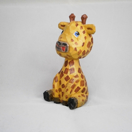 Giraffe, hand geschnitzt und bemalt aus Lindenholz 