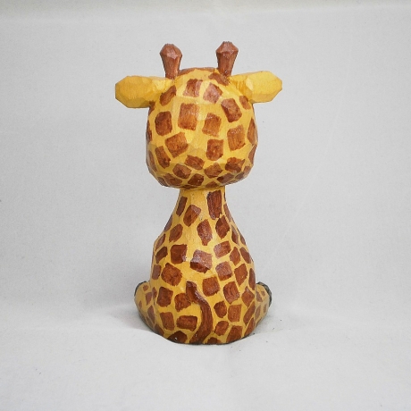 Giraffe, hand geschnitzt und bemalt aus Lindenholz 