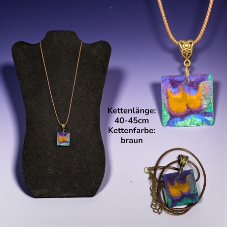 Kette mit Resin-Anhänger