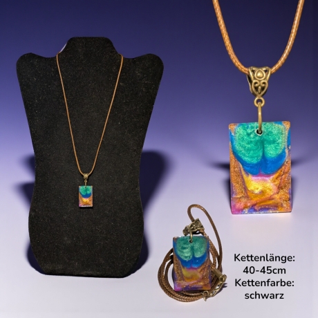 Kette mit Resin-Anhänger