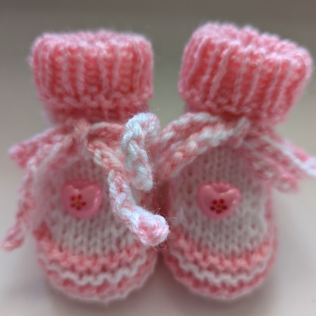 Babyschuhe Erstlingsschuhe gestrickt rosa weiß 0-3 Monate