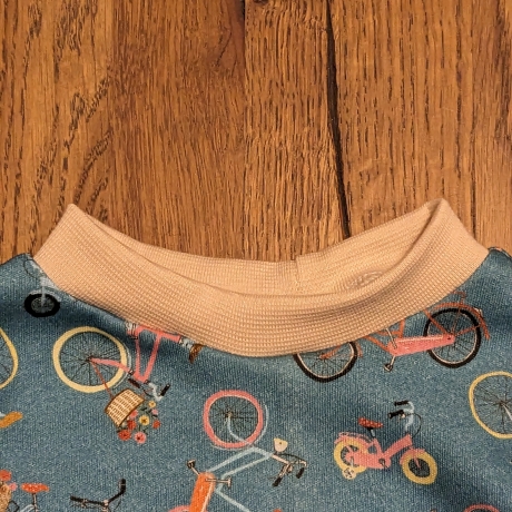 Sweatshirt aus Jersey für Babys und Kinder mit Fahrrädern in blau