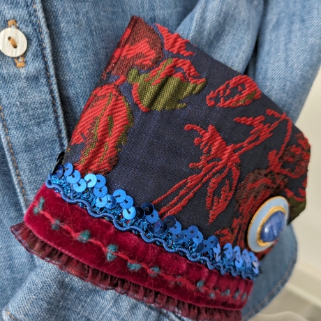 Armschmuck, Blusenmanschetten, vergoldete Knöpfe, Einzelstück